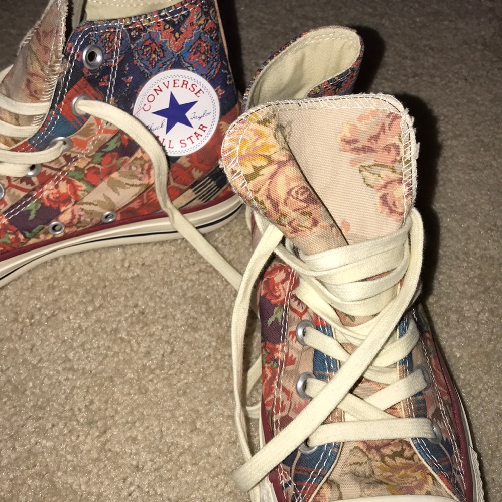 Converse - Picture 3 of 4